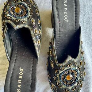 Bamboo Cloggy Embroidered Beaded women’s slip on clogs. Great shape!
